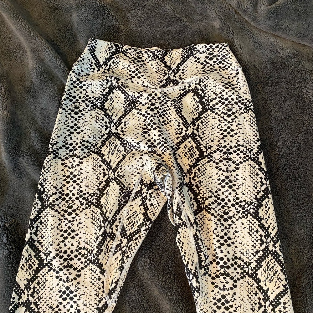 Balance Athletica Ascend pant from kingdom collection. Size L
